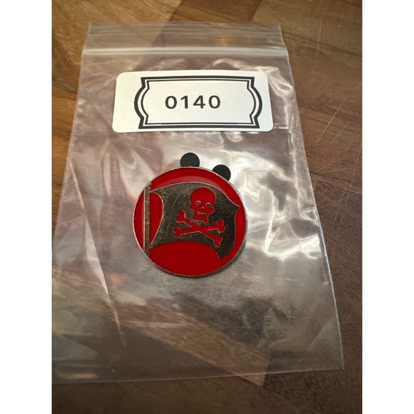 Disney Mickey Trading Pin Pirates Of The Caribbean Pirate Flag Red Silver Authen - Picture 5 of 5